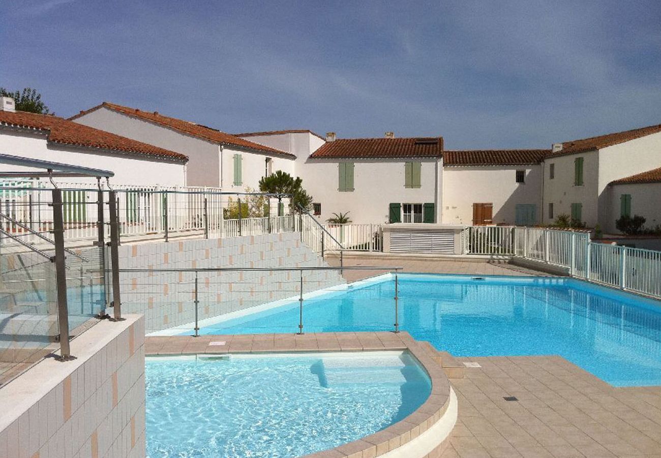 Studio à Saint-Martin-de-Ré -  Appartement LES MOUETTES avec piscine à saint Martin de Ré