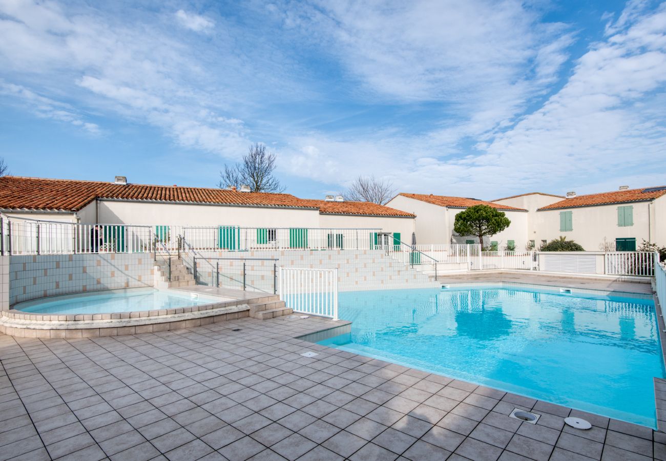 Studio à Saint-Martin-de-Ré - Appartement OCEANIS dans résidence avec piscine à Saint Martin de Ré