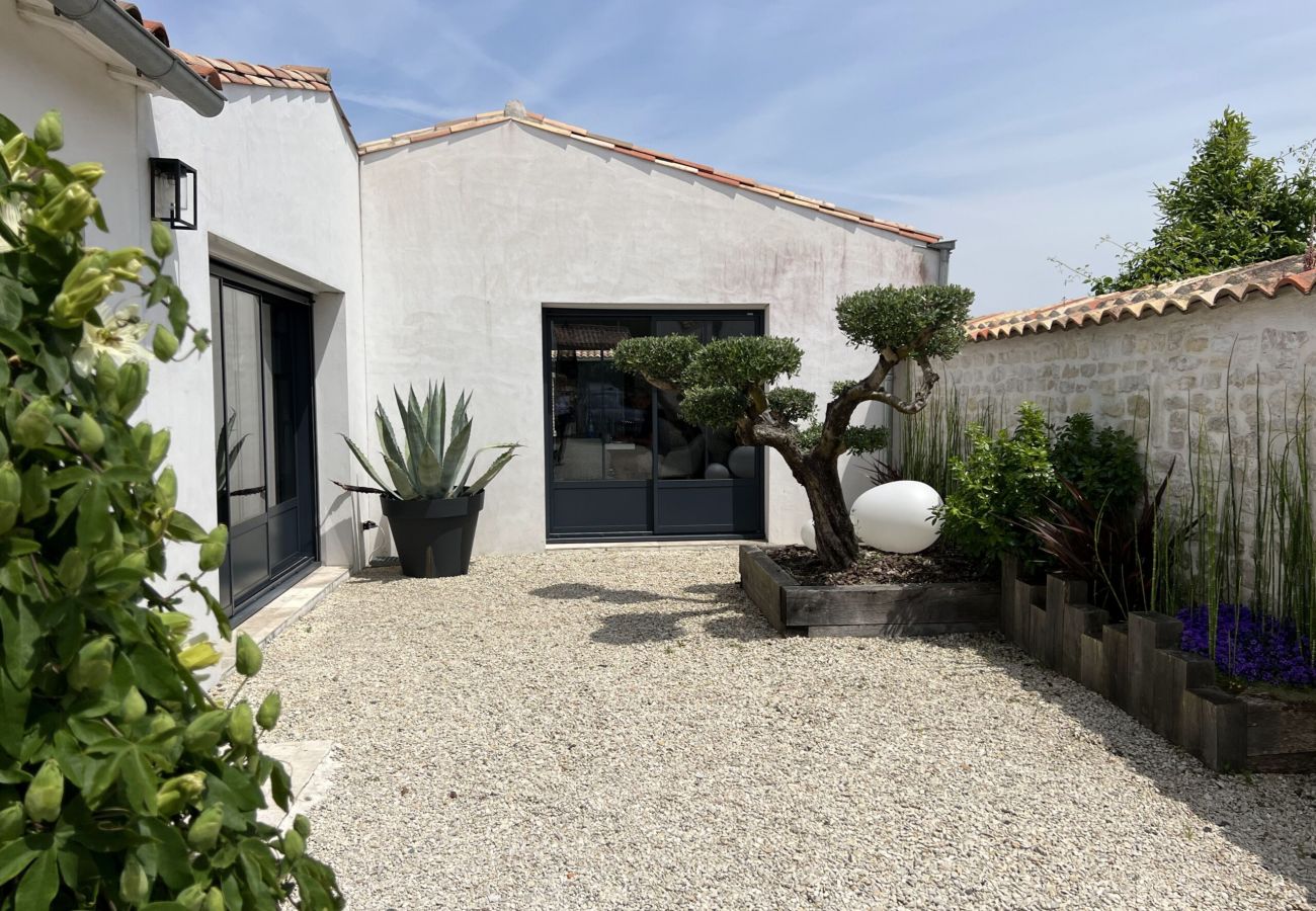 Maison à Rivedoux-Plage - JASMIN maison spacieuse avec piscine chauffée privée